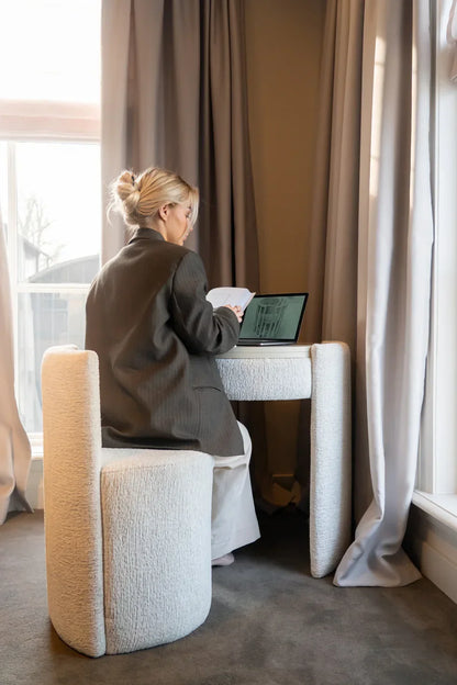 Noverta Vanity Table