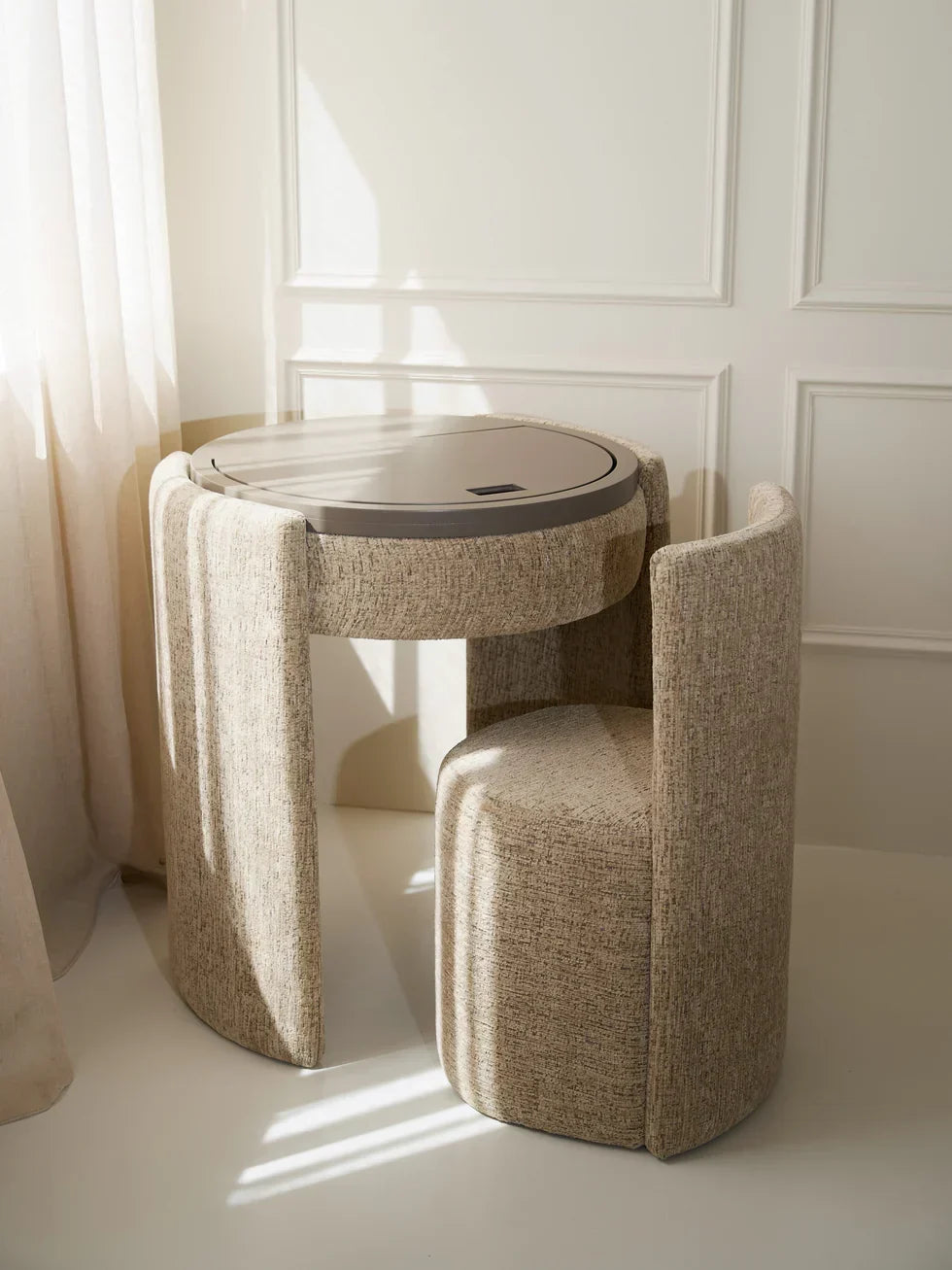 Noverta Vanity Table